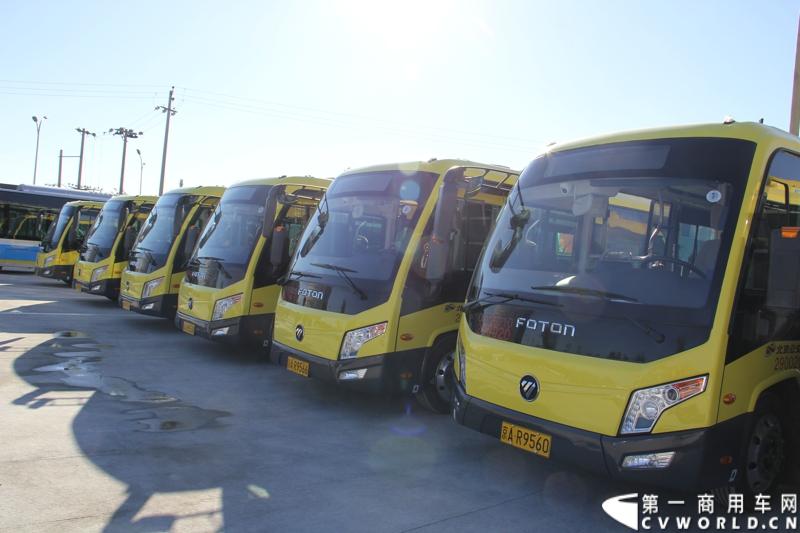 11月2日，福田汽车集团在怀柔与北京公交集团签订700台纯电动客车大单，并交付首批30台福田欧辉新能源快充纯电动客车。图为福田欧辉BJ6650系列