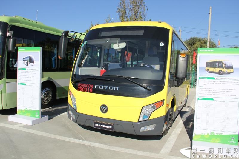 11月2日，福田汽车集团在怀柔与北京公交集团签订700台纯电动客车大单，并交付首批30台福田欧辉新能源快充纯电动客车。图为福田欧辉BJ6650系列