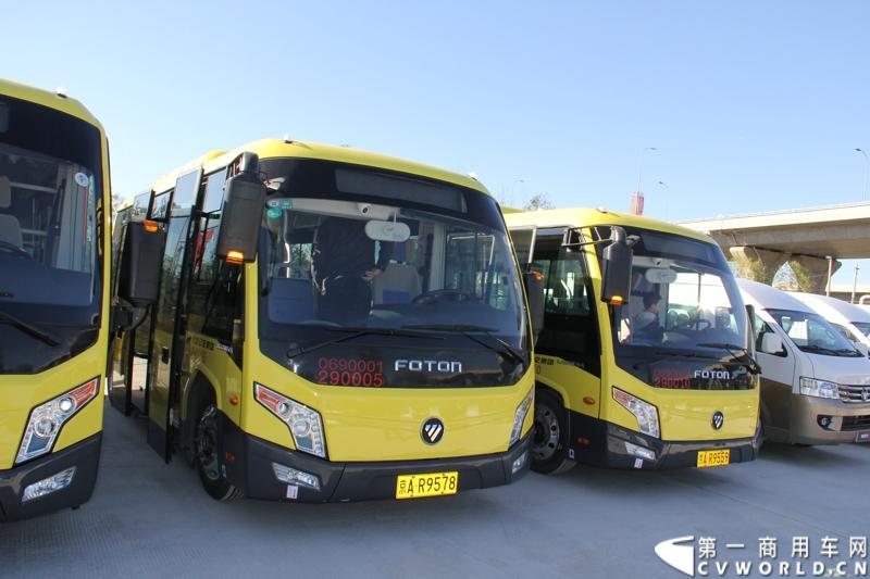 11月2日，福田汽车集团在怀柔与北京公交集团签订700台纯电动客车大单，并交付首批30台福田欧辉新能源快充纯电动客车。图为福田欧辉BJ6650系列