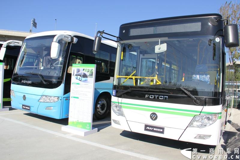 11月2日，福田汽车集团在怀柔与北京公交集团签订700台纯电动客车大单，并交付首批30台福田欧辉新能源快充纯电动客车。图为福田欧辉新能源客车