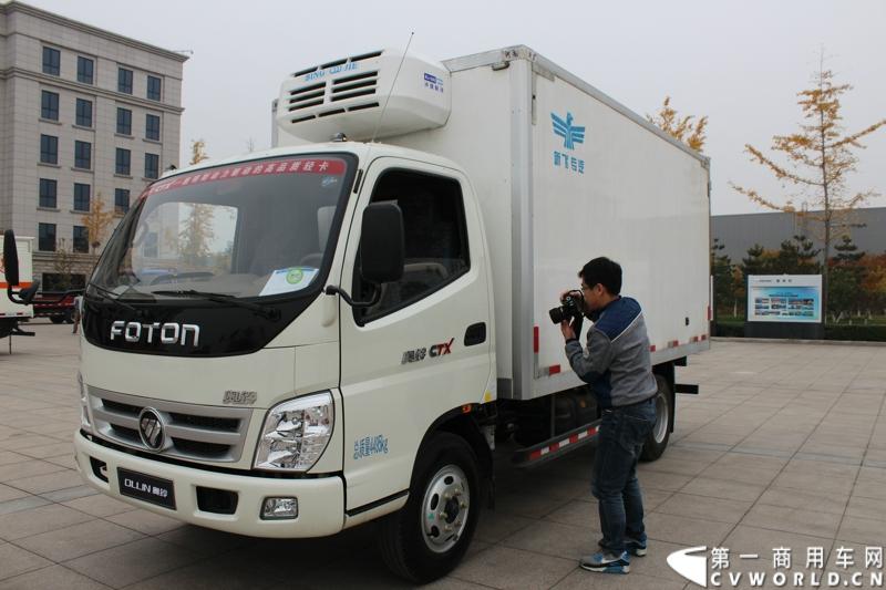 10月23日，福田汽车在位于北京市密云县的北京多功能汽车厂内举行了“为生活而科技——福田汽车奥铃、欧马可品鉴会”。图为奥铃BJ5049XLC-BB冷藏车侧面