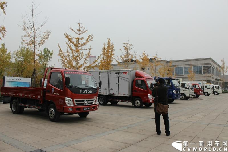 10月23日，福田汽车在位于北京市密云县的北京多功能汽车厂内举行了“为生活而科技——福田汽车奥铃、欧马可品鉴会”。图为品鉴会上展示的奥铃国Ⅳ轻卡