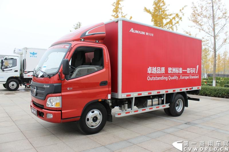 10月23日，福田汽车在位于北京市密云县的北京多功能汽车厂内举行了“为生活而科技——福田汽车奥铃、欧马可品鉴会”。图为欧马可1系BJ5049XXY-F3城市物流车侧面