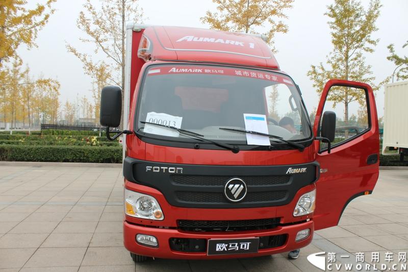 10月23日，福田汽车在位于北京市密云县的北京多功能汽车厂内举行了“为生活而科技——福田汽车奥铃、欧马可品鉴会”。图为欧马可1系BJ5049XXY-F3城市物流车正面
