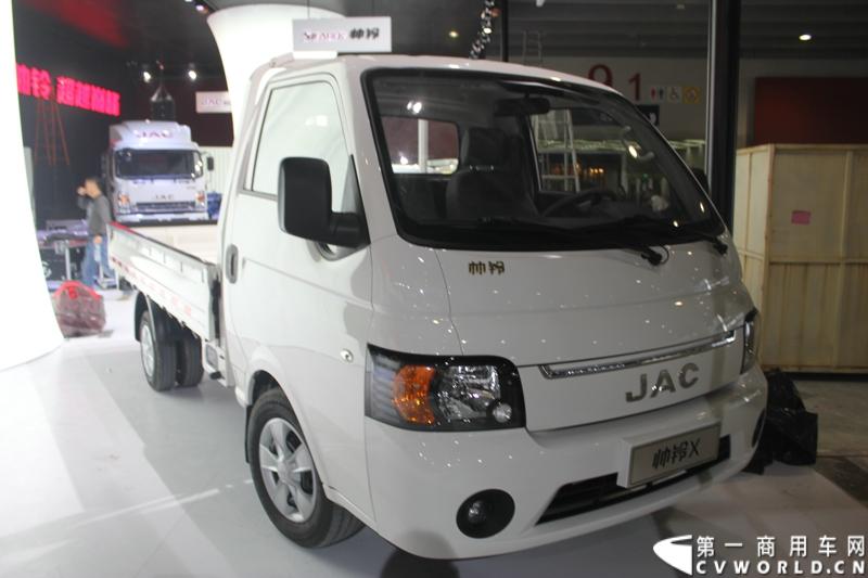   2014年11月20日-23日, 2014广州国际商用车展在广州琶洲中国进出口商品交易会展馆B区举行。作为国内主流商用车企业之一，此次江淮汽车携旗下帅铃全系主力车型及帅铃威司达中卡亮相。图为江淮小卡帅铃X