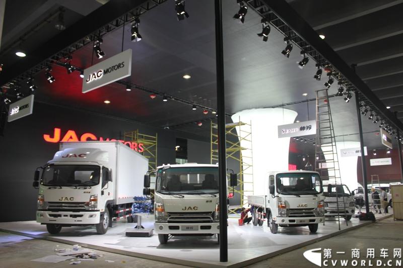   2014年11月20日-23日, 2014广州国际商用车展在广州琶洲中国进出口商品交易会展馆B区举行。作为国内主流商用车企业之一，此次江淮汽车携旗下帅铃全系主力车型及帅铃威司达中卡亮相。图为江淮展区