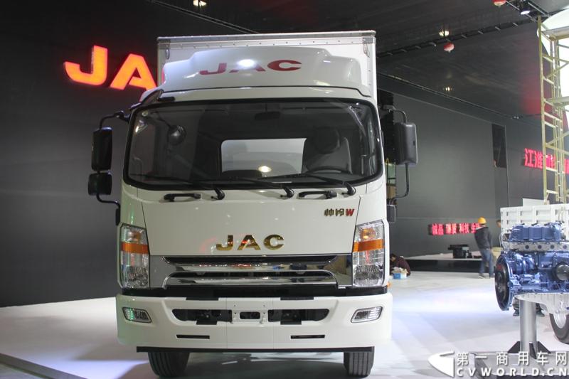   2014年11月20日-23日, 2014广州国际商用车展在广州琶洲中国进出口商品交易会展馆B区举行。作为国内主流商用车企业之一，此次江淮汽车携旗下帅铃全系主力车型及帅铃威司达中卡亮相。图为江淮帅铃W系