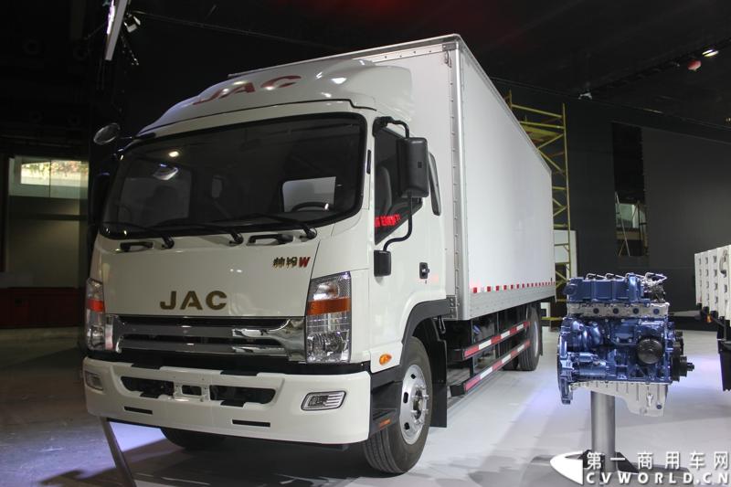   2014年11月20日-23日, 2014广州国际商用车展在广州琶洲中国进出口商品交易会展馆B区举行。作为国内主流商用车企业之一，此次江淮汽车携旗下帅铃全系主力车型及帅铃威司达中卡亮相。图为江淮帅铃W系