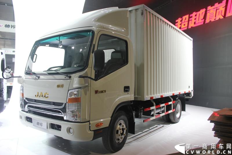   2014年11月20日-23日, 2014广州国际商用车展在广州琶洲中国进出口商品交易会展馆B区举行。作为国内主流商用车企业之一，此次江淮汽车携旗下帅铃全系主力车型及帅铃威司达中卡亮相。图为江淮轻卡帅铃