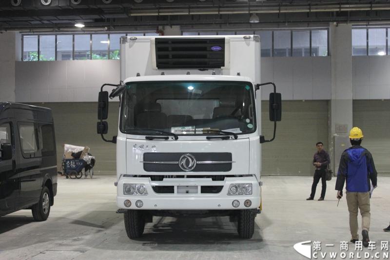 2014年11月20日, 2014广州国际商用车展在广州琶洲中国进出口商品交易会展馆B区举行。作为国内主流商用车企业之一，此次东风特种商用车有限公司携其主力车型前来参展，可谓阵容强大。图为东风天锦