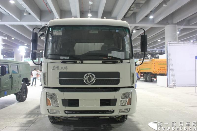 2014年11月20日, 2014广州国际商用车展在广州琶洲中国进出口商品交易会展馆B区举行。作为国内主流商用车企业之一，此次东风特种商用车有限公司携其主力车型前来参展，可谓阵容强大。图为东风天锦