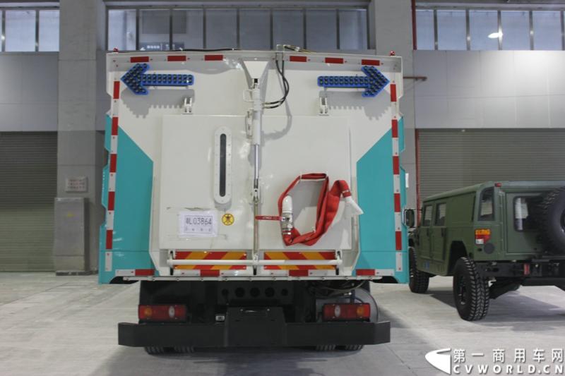 2014年11月20日, 2014广州国际商用车展在广州琶洲中国进出口商品交易会展馆B区举行。作为国内主流商用车企业之一，此次东风特种商用车有限公司携其主力车型前来参展，可谓阵容强大。图为东风天锦