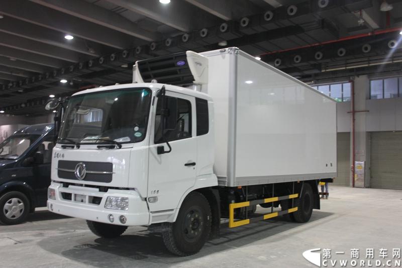 2014年11月20日, 2014广州国际商用车展在广州琶洲中国进出口商品交易会展馆B区举行。作为国内主流商用车企业之一，此次东风特种商用车有限公司携其主力车型前来参展，可谓阵容强大。图为东风天锦