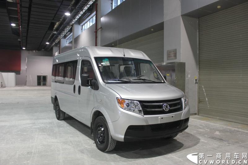 2014年11月20日, 2014广州国际商用车展在广州琶洲中国进出口商品交易会展馆B区举行。作为国内主流商用车企业之一，此次东风特种商用车有限公司携其主力车型前来参展，可谓阵容强大。图为东风御风 