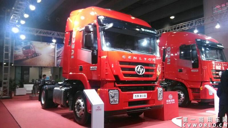 2014年11月20日-23日, 2014广州国际商用车展在广州琶洲中国进出口商品交易会展馆B区举行。作为国内主流商用车企业之一，上汽依维柯红岩商用车有限公司（以下简称“上汽依维柯红岩”）携其刚刚上市的杰狮“畅途版”牵引车和红岩杰狮港口牵引车亮相本次车展，其展位位于B区9—1馆。图为红岩杰狮港口版牵引车