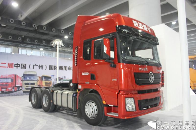 2014年11月20日-23日, 2014广州国际商用车展在广州琶洲中国进出口商品交易会展馆B区举行。陕汽作为国内重卡企业的一线品牌，携旗下主力2款产品亮相此次展览会，分别为一款全新的牵引车和自卸车。图为陕汽德龙X3000牵引车