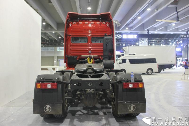 2014年11月20日-23日, 2014广州国际商用车展在广州琶洲中国进出口商品交易会展馆B区举行。陕汽作为国内重卡企业的一线品牌，携旗下主力2款产品亮相此次展览会，分别为一款全新的牵引车和自卸车。图为陕汽德龙X3000牵引车