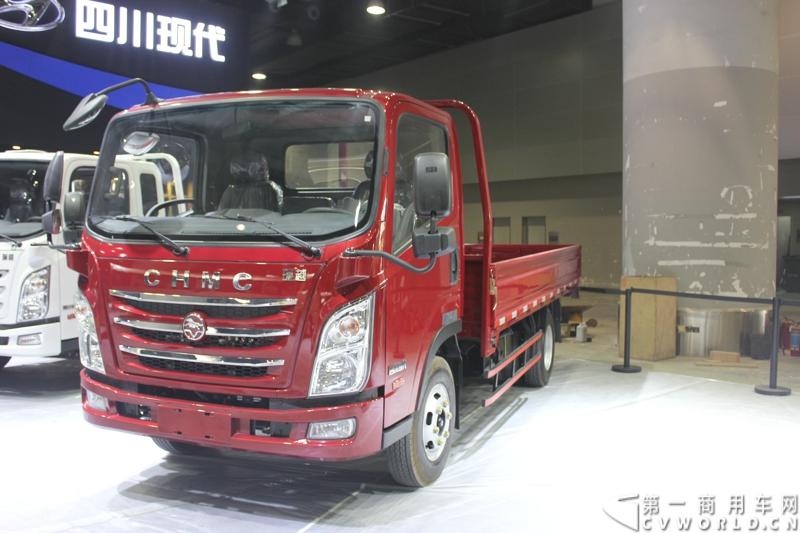 2014年11月20日, 为期三日的2014广州国际商用车展在广州琶洲中国进出口商品交易会展馆B区举行。将会有五辆车参展，其中包括创虎重卡P410、康恩迪客车和瑞越轻卡。图为四川现代瑞越轻卡