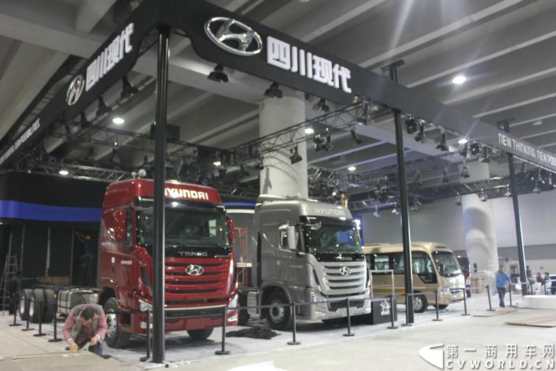 2014年11月20日, 为期三日的2014广州国际商用车展在广州琶洲中国进出口商品交易会展馆B区举行。将会有五辆车参展，其中包括创虎重卡P410、康恩迪客车和瑞越轻卡。图为四川现代展区