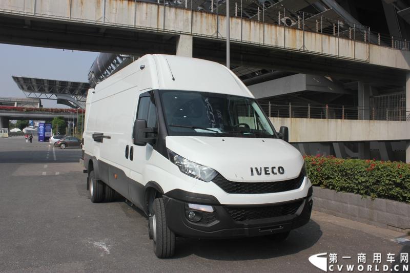  2014年11月20日-23日, 2014广州国际商用车展在广州琶洲中国进出口商品交易会展馆B区举行。作为唯一一家前来参展的进口商用车品牌，此次依维柯共带来五款车型。图为依维柯New Daily轻客 