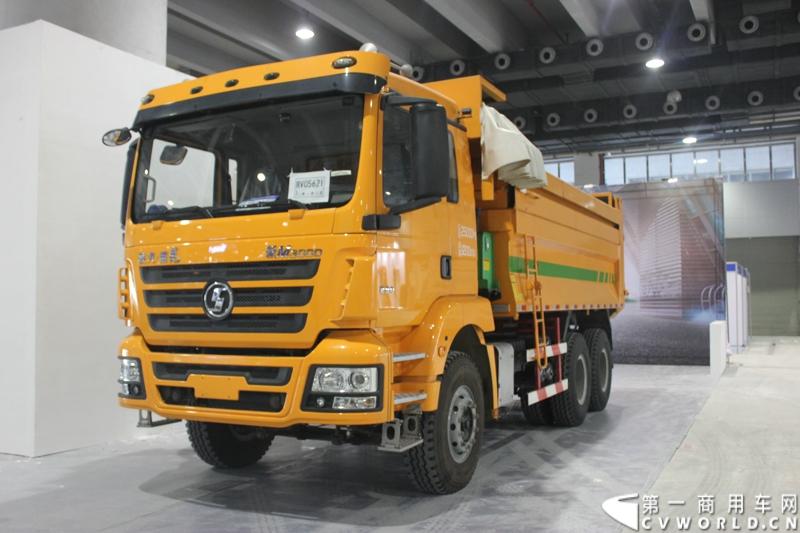 2014年11月20日-23日, 2014广州国际商用车展在广州琶洲中国进出口商品交易会展馆B区举行。陕汽作为国内重卡企业的一线品牌，携旗下主力2款产品亮相此次展览会，分别为一款全新的牵引车和自卸车。图为陕汽德龙新M3000自卸车