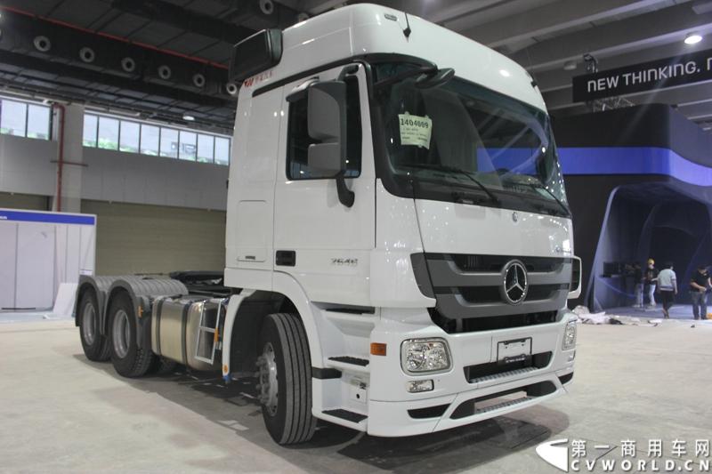 2014年11月20日-23日, 2014广州国际商用车展在广州琶洲中国进出口商品交易会展馆B区举行。奔驰带来了最近比较热门的Actros低底盘牵引车和奔驰Actros改装车等产品。图为奔驰Actors 2646牵引车  
