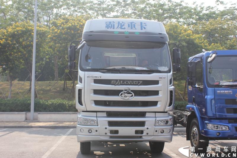广州车展探馆之东风柳汽篇。图为东风柳汽霸龙重卡