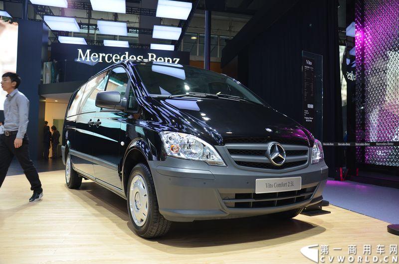 11月20日，第十二届广州车展隆重开幕，福建奔驰一如既往地为广大商务车用户带来了唯雅诺、威霆、凌特组成的梅赛德斯-奔驰商务车全明星阵容，成为5.1馆最值得关注的焦点之一。图为威霆精英版