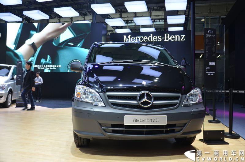 11月20日，第十二届广州车展隆重开幕，福建奔驰一如既往地为广大商务车用户带来了唯雅诺、威霆、凌特组成的梅赛德斯-奔驰商务车全明星阵容，成为5.1馆最值得关注的焦点之一。图为威霆精英版