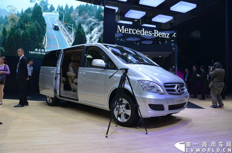 11月20日，第十二届广州车展隆重开幕，福建奔驰一如既往地为广大商务车用户带来了唯雅诺、威霆、凌特组成的梅赛德斯-奔驰商务车全明星阵容，成为5.1馆最值得关注的焦点之一。图为唯雅诺舒适版