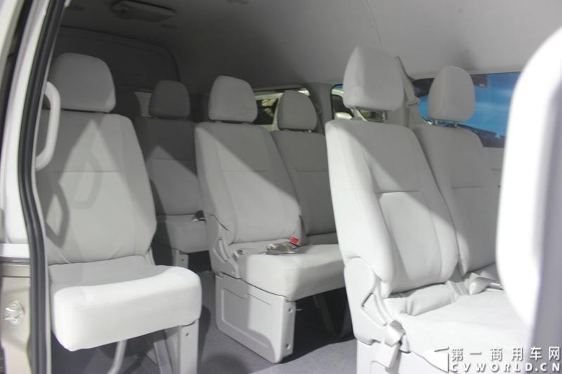 广州车展探馆之华晨金杯篇。图为金杯大海狮L 丰田动力版 