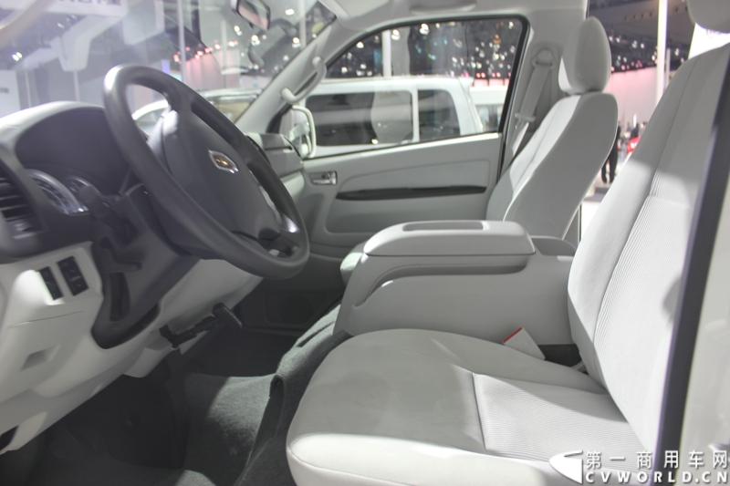 广州车展探馆之华晨金杯篇。图为金杯大海狮L 丰田动力版 