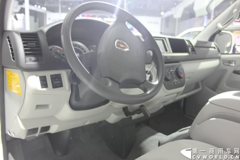 广州车展探馆之华晨金杯篇。图为金杯大海狮L 丰田动力版 