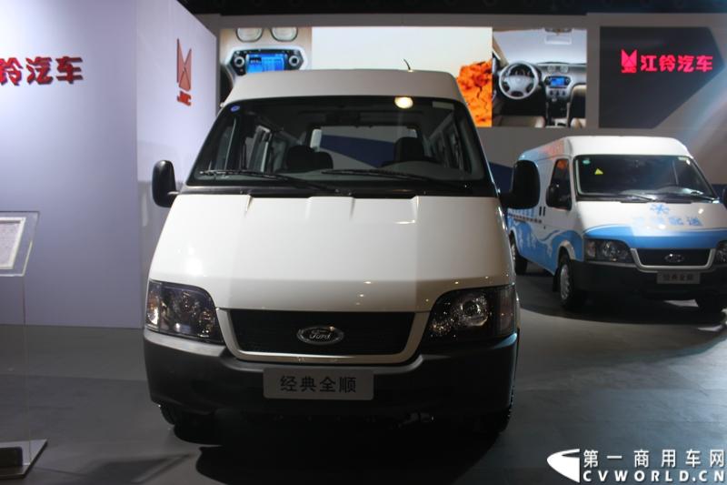 广州车展探馆之福特全顺篇。图为福特经典全顺柴油版