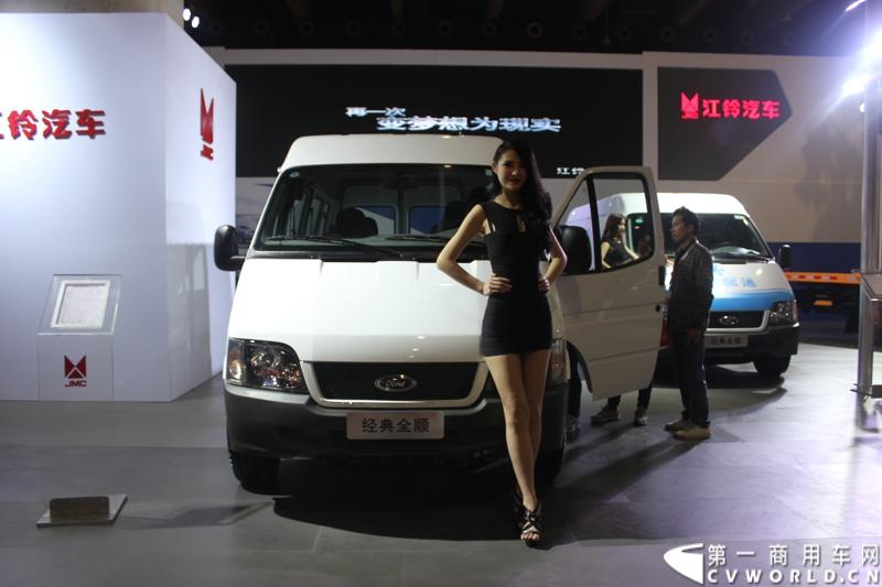 广州车展探馆之福特全顺篇。图为福特经典全顺柴油版