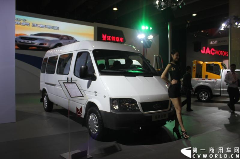 广州车展探馆之福特全顺篇。图为福特经典全顺柴油版