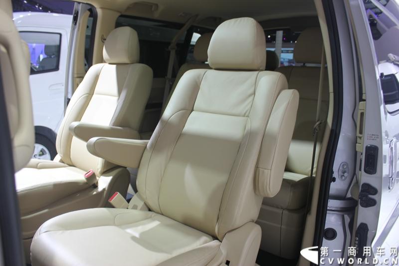 广州车展探馆之华晨金杯篇。图为全新阁瑞斯 