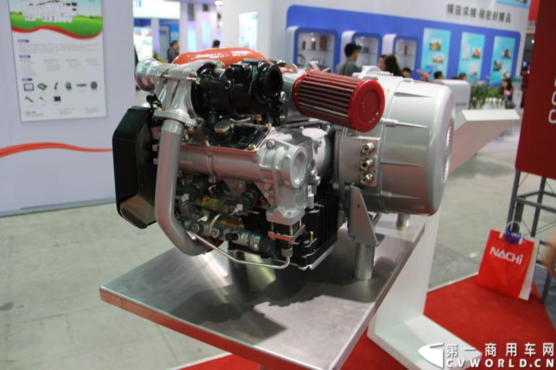 2014年11月25日，2014中国国际工程机械、建材机械、工程车辆及设备博览会（上海宝马展）在上海浦东新国际博览中心隆重开幕。图为常州斯太尔动力两缸柴油发动机