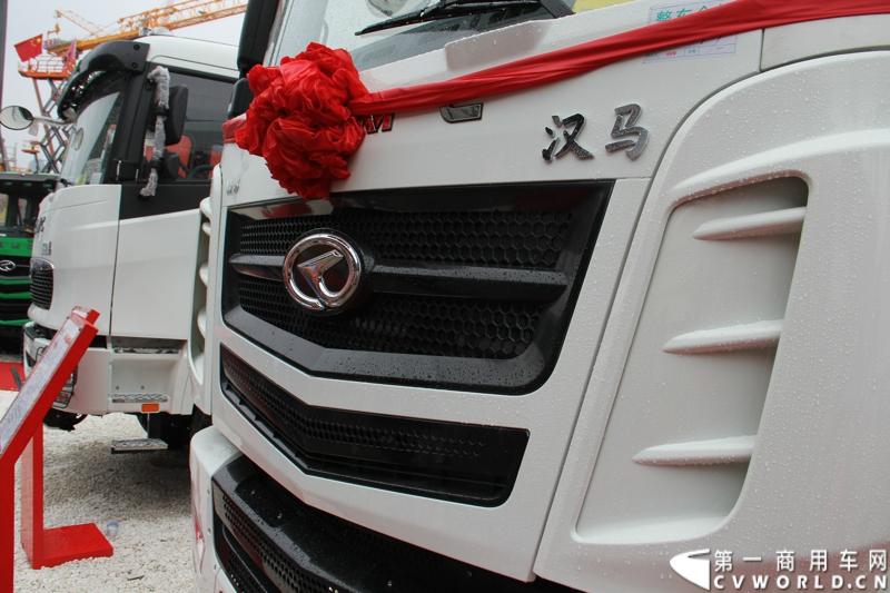 2014年11月25日，2014中国国际工程机械、建材机械、工程车辆及设备博览会（上海宝马展）在上海浦东新国际博览中心隆重开幕。图为汉马新车