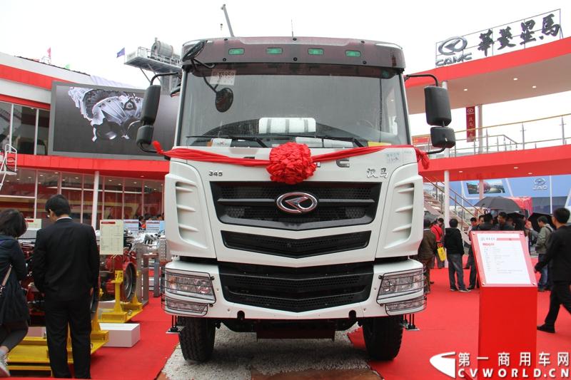 2014年11月25日，2014中国国际工程机械、建材机械、工程车辆及设备博览会（上海宝马展）在上海浦东新国际博览中心隆重开幕。图为汉马新车型改装的搅拌车，345马力 