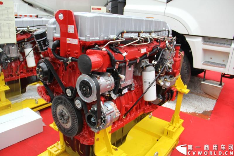 2014年11月25日，2014中国国际工程机械、建材机械、工程车辆及设备博览会（上海宝马展）在上海浦东新国际博览中心隆重开幕。图为汉马重型柴油发动机