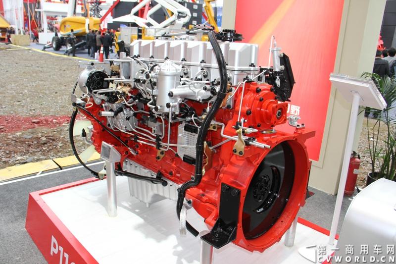 2014年11月25日，2014中国国际工程机械、建材机械、工程车辆及设备博览会（上海宝马展）在上海浦东新国际博览中心隆重开幕。图为上海日野P11C重型国四柴油发动机 