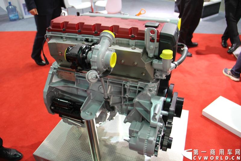 2014年11月25日，2014中国国际工程机械、建材机械、工程车辆及设备博览会（上海宝马展）在上海浦东新国际博览中心隆重开幕。图为斯太尔动力M16 UI小排量发动机，3.2L排量