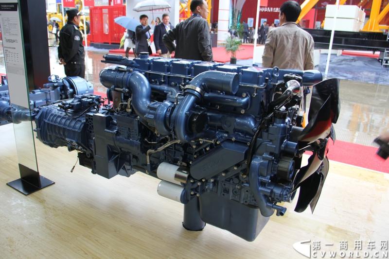 2014年11月25日，2014中国国际工程机械、建材机械、工程车辆及设备博览会（上海宝马展）在上海浦东新国际博览中心隆重开幕。图为潍柴黄金动力链 