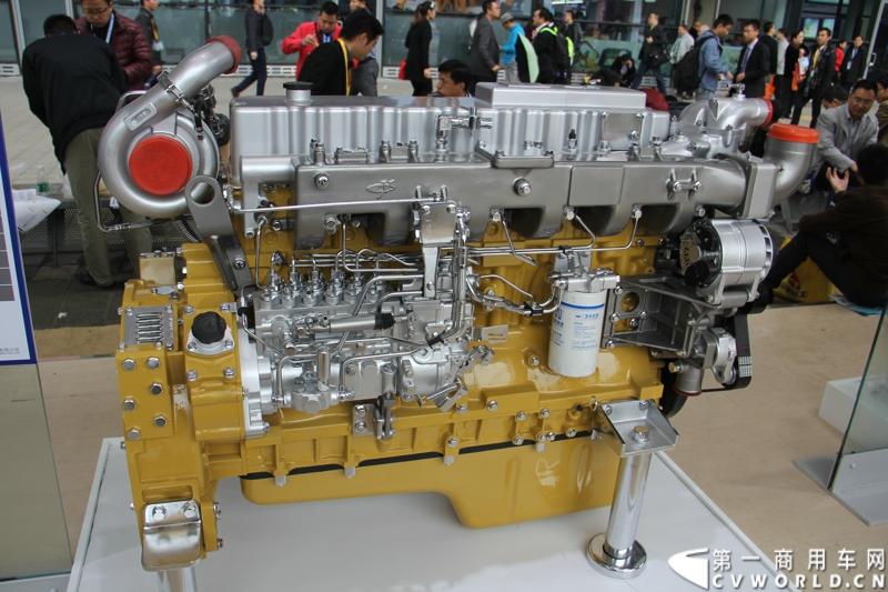 2014年11月25日，2014中国国际工程机械、建材机械、工程车辆及设备博览会（上海宝马展）在上海浦东新国际博览中心隆重开幕。图为玉柴YC6MJ柴油机