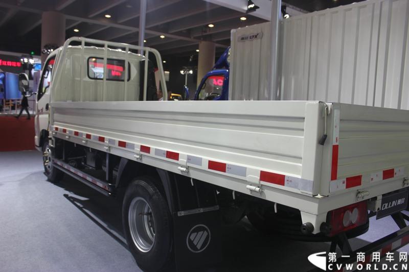 2014年11月20日-23日, 2014广州国际商用车展在广州琶洲中国进出口商品交易会展馆B区举行。福田汽车在广州车展上展出12辆整车和1台发动机，其中参展的4款商用车车型分别为福田奥铃、欧马可、拓陆者皮卡和福田欧辉客车，可谓阵容强大。图为福田奥铃BJ1049V9JD6-AA型载货车