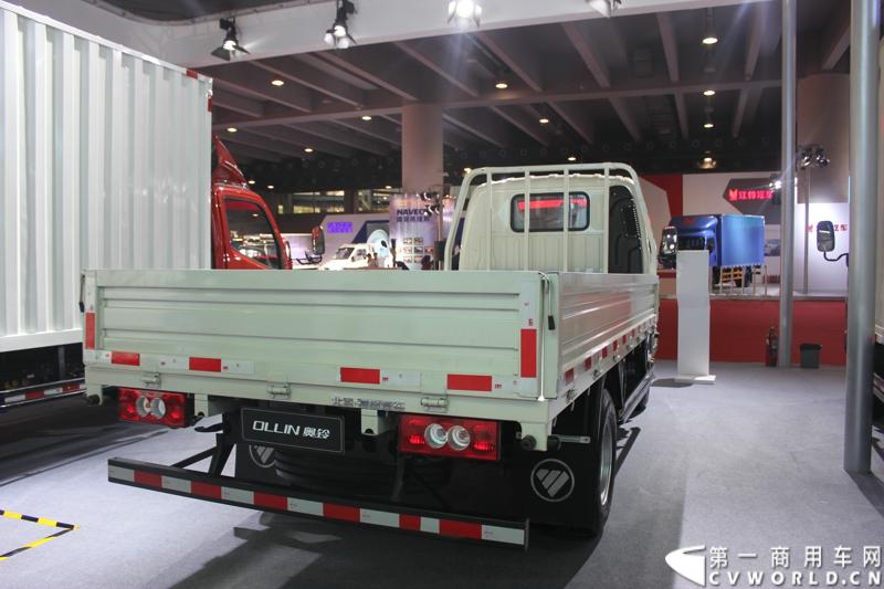 2014年11月20日-23日, 2014广州国际商用车展在广州琶洲中国进出口商品交易会展馆B区举行。福田汽车在广州车展上展出12辆整车和1台发动机，其中参展的4款商用车车型分别为福田奥铃、欧马可、拓陆者皮卡和福田欧辉客车，可谓阵容强大。图为福田奥铃BJ1049V9JD6-AA型载货车