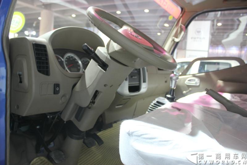 2014年11月20日-23日, 2014广州国际商用车展在广州琶洲中国进出口商品交易会展馆B区举行。福田汽车在广州车展上展出12辆整车和1台发动机，其中参展的4款商用车车型分别为福田奥铃、欧马可、拓陆者皮卡和福田欧辉客车，可谓阵容强大。图为福田奥铃BJ5049XXY-BF型载货车 