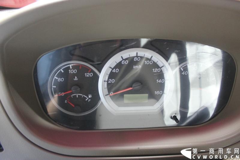 2014年11月20日-23日, 2014广州国际商用车展在广州琶洲中国进出口商品交易会展馆B区举行。福田汽车在广州车展上展出12辆整车和1台发动机，其中参展的4款商用车车型分别为福田奥铃、欧马可、拓陆者皮卡和福田欧辉客车，可谓阵容强大。图为福田奥铃BJ5049XXY-BF型载货车 