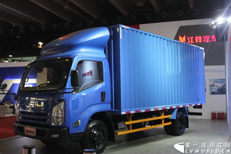 2014年11月20日-23日, 2014广州国际商用车展在广州琶洲中国进出口商品交易会展馆B区举行。福田汽车在广州车展上展出12辆整车和1台发动机，其中参展的4款商用车车型分别为福田奥铃、欧马可、拓陆者皮卡和福田欧辉客车，可谓阵容强大。图为福田奥铃BJ5049XXY-BF型载货车 